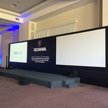 Montagem de Fundo de Palco em Água Branca